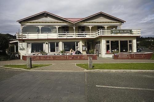 South Sea Hotel - Stewart Island Half-moon Bay Exterior photo